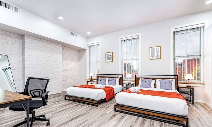 Lafayette Square Casa | Park Ave Townhome w/parking by CozySuites