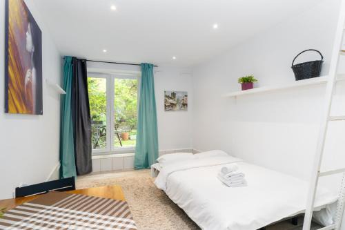 City Centre Apartamento | Park Krakowski Homely Studio with Garden