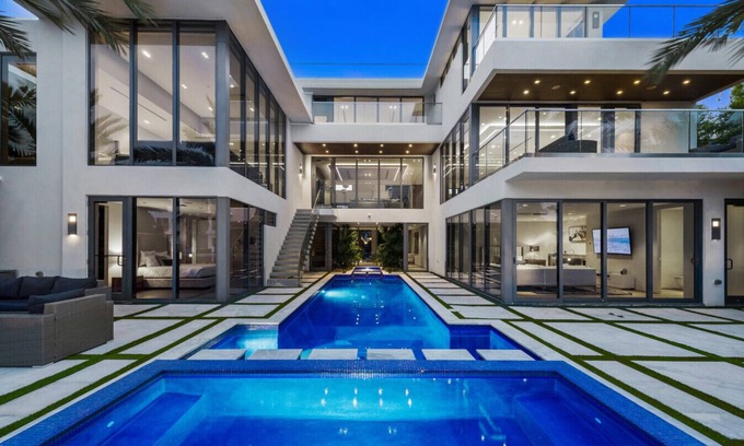 East Fort Lauderdale Apartamento | Park Place Mansion-Three-Story Mansion with Rooftop, Dock