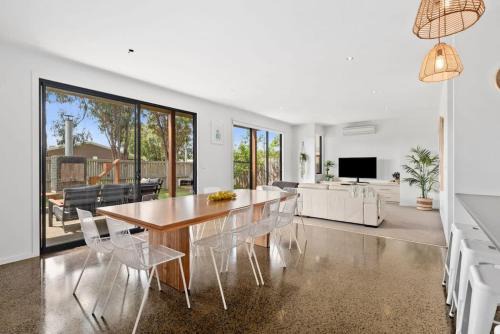 Barwon Heads Casa | Park View Coastal Oasis Barwon Heads Pet friendly