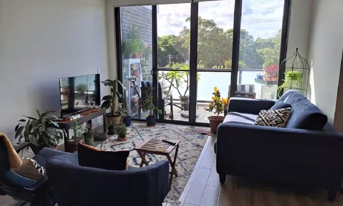 Campsie Apartamento | Park views, homely & convenient location
