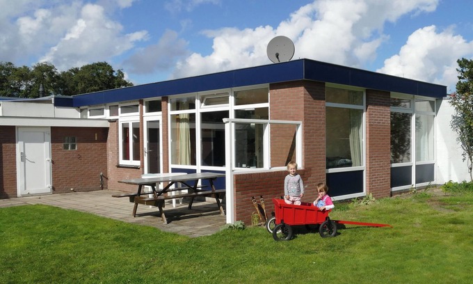 De Koog Casa | Park Vredelust: Renovated bungalow for 6 persons, incl. bicycles