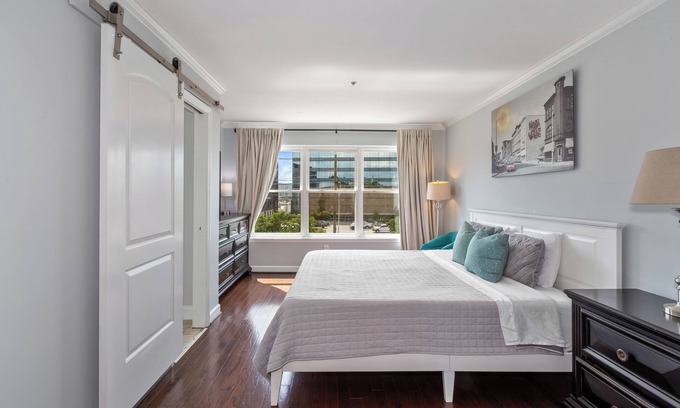 Rutledge Hill Condominio | Park4Free! Walk 2 Broadway! Balcony