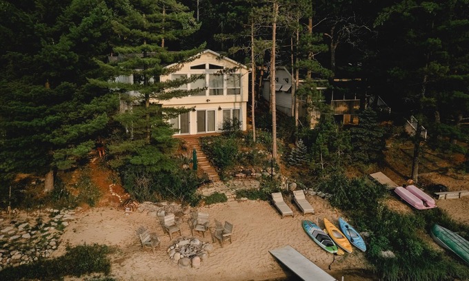 Oxford Casa | Parker Lake House with Outdoor Hot Tub with Lake View