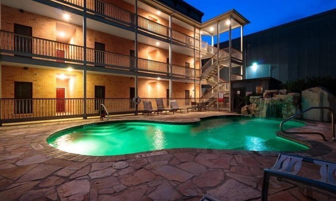 Gruene Condominio | Parker River Haus Vg106 3 Bedroom Condo by RedAwning
