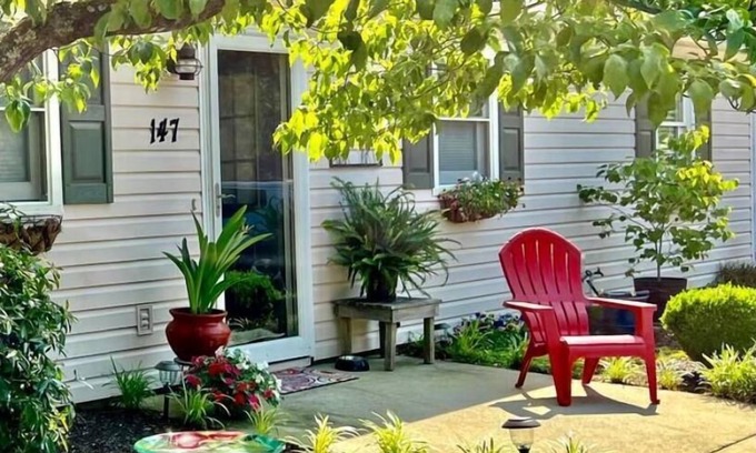 Aiken Apartamento | Parkers Flat 147, Comfy and Cozy. Fully Furnished , Sparkling Clean .