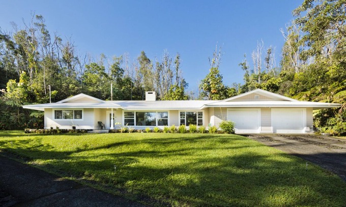 Hilo Casa | Parklike 4 bedroom AnthuriumHouse, 3+ acres, peaceful, gated, convenient