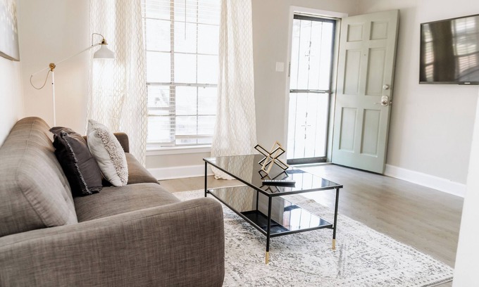 East Memphis Casa | Parkside & Broadview | Memphis Comfort in City Center