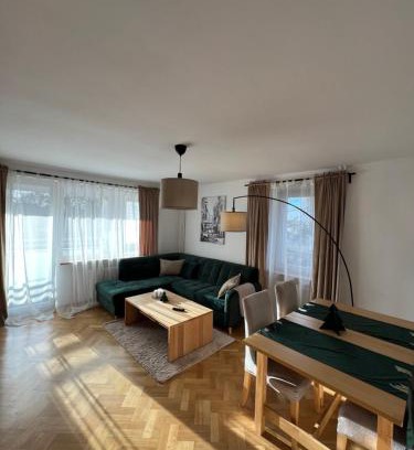Srodmiescie Apartamento | Parkside Charm by the Odra River near ZOO