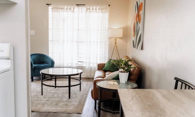 East Memphis Casa | Parkside | Comfy King Beds Near Broad Ave & Overton Park