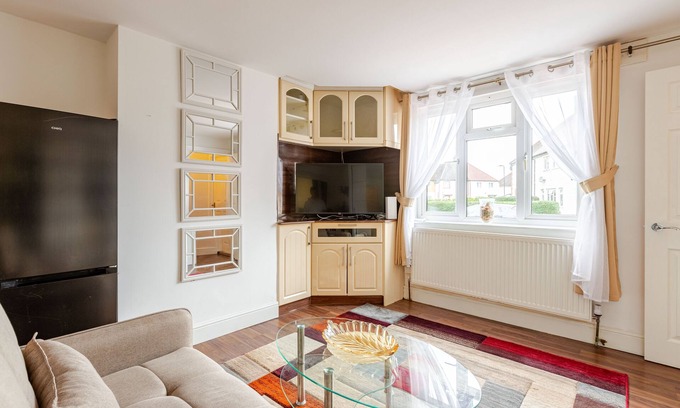 Alperton Apartamento | Parkside Haven, Modern 2-Bed Flat with Ensuites, Free Parking & Self Check-In