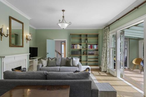 Merivale Casa | Parkside Oasis - Merivale