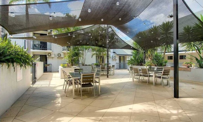 South Brisbane Hotel | Parkview Apartments