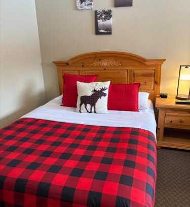 Algoma District Hotel | Parkway Motel