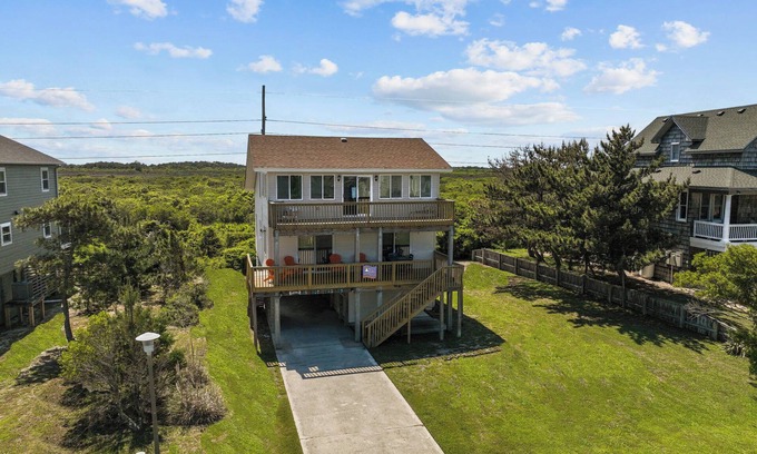 South Nags Head Casa | Parrothead Inn 4 Bedroom 2 Bath Semi-Oceanfront Home in Nags Head