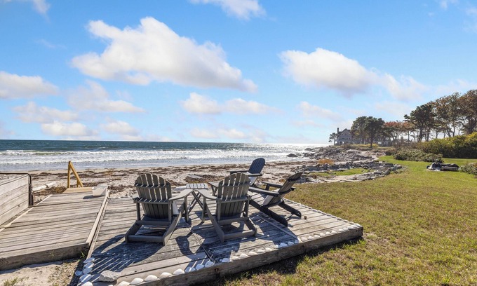 Kennebunk Casa | Parsons Beach Front Secluded Escape