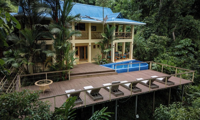 Portalon Casa | Vista parcial al mar, piscina privada Villa rodeada de selva y cascadas
