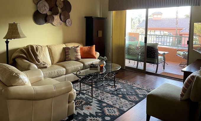 Surprise Condominio | Partial Pool/Courtyard view Condo