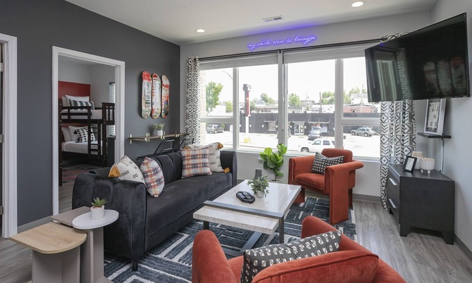 Maxwell Casa | 🥳🎉 Party Like It’s 1999 – Best East Nashville Location! Walkable!