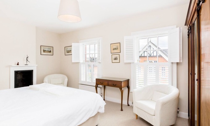 Stratford-upon-Avon Casa | Pass the Keys | Stratford-upon-Avon Old Town, 3 Bed with Parking