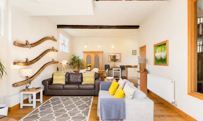 Shottery Casa | Pass the Keys | Charming 3 Bed in Historic Shottery