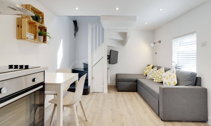 Histon Casa | Pass the Keys | 19th Century Barn with Free Parking
