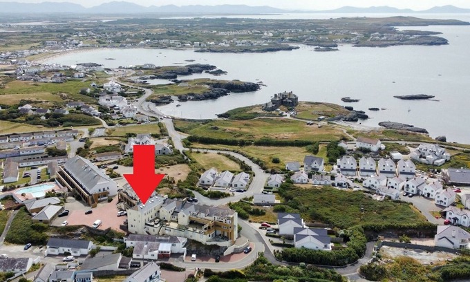 Trearddur Bay Apartamento | Pass the Keys | Beautiful 3 bedroom apartment with Pool Access