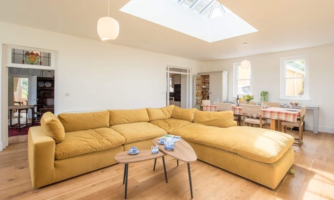 St Dogmaels Casa | Pass the Keys | Beautiful home with superb views over St Dogmaels
