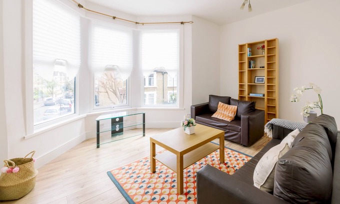 Grove Green Casa | Pass the Keys | Beautiful three storey townhouse in Leyton