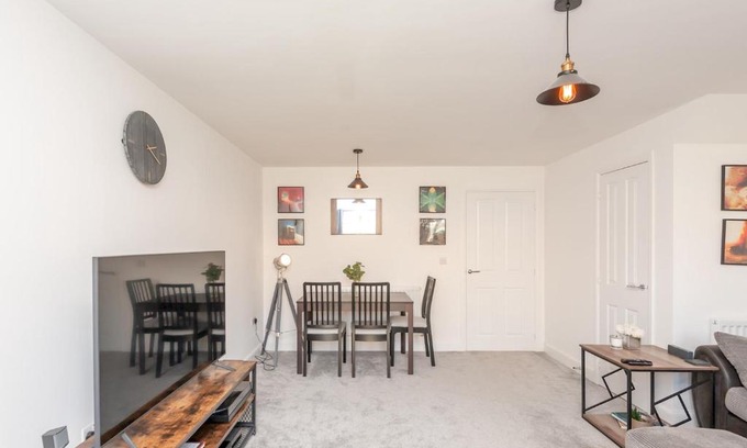 Arthington Casa | Pass the Keys Bramhope Haven - new home next to Golden Acre Park