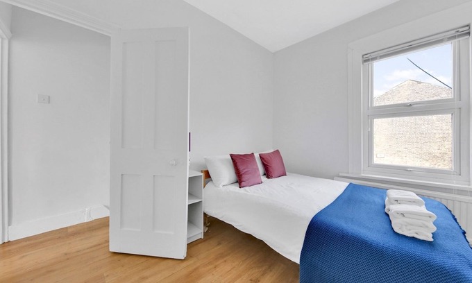 Stratford Casa | Pass the Keys | Bright & Stylish 3Bed Home | Garden | Pet-Friendly