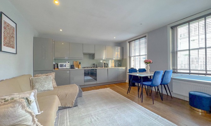 Soho Apartamento | Pass the Keys | Central 2 Bed 2 Bath Duplex