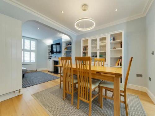Cambridge City Centre Casa | Pass the Keys Centrally located modern and spacious 3 Bed terrace