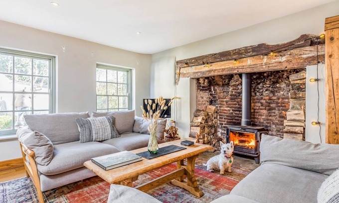 Funtington Casa | Pass the Keys | Charming Downland Cottage