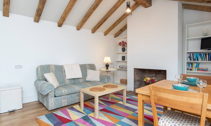 Combe Down Casa | Pass the Keys | Charming Garden cottage with parking