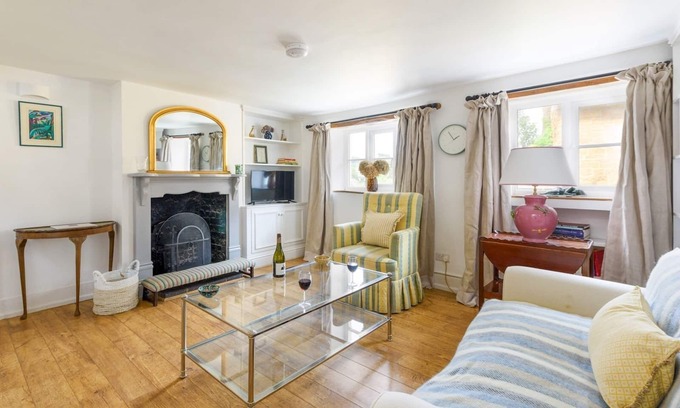 Bloxham Casa | Pass the Keys | Charming 16th Century Cottage in Central Bloxham