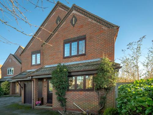 Shabbington Casa | Pass the Keys Cosy & Rural Chilterns Hideaway