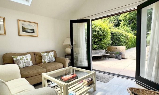 Bugford Casa | Pass the Keys | Dartmouth rural retreat