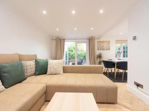 Sidcup Casa | Pass the Keys Gorgeous 4 BR House Near Station mins to London