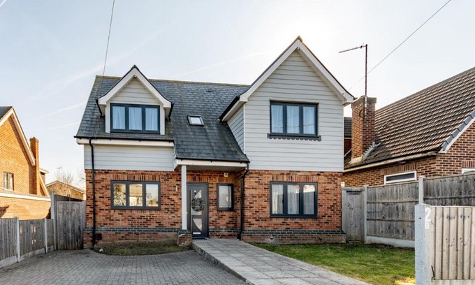 Hawkwell Casa | Pass the Keys Hawkwell Hideaway Large 4 bedroom Home Hockley