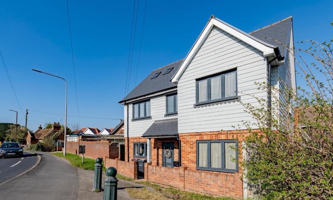 Hawkwell Casa | Pass the Keys Hawkwell Retreat 5 Bedroom home Hockley