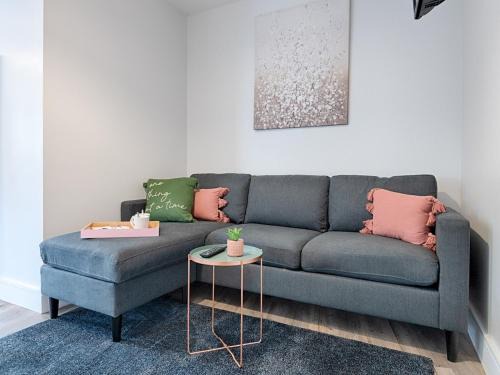 Uplands Casa | Pass the Keys Luxury Bright Spacious Family Home - Near Beaches