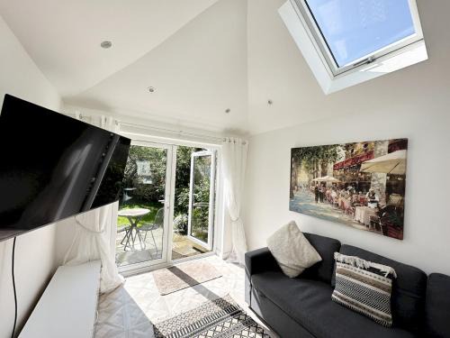 North Shields Casa | Pass the Keys Modern Coastal Cottage