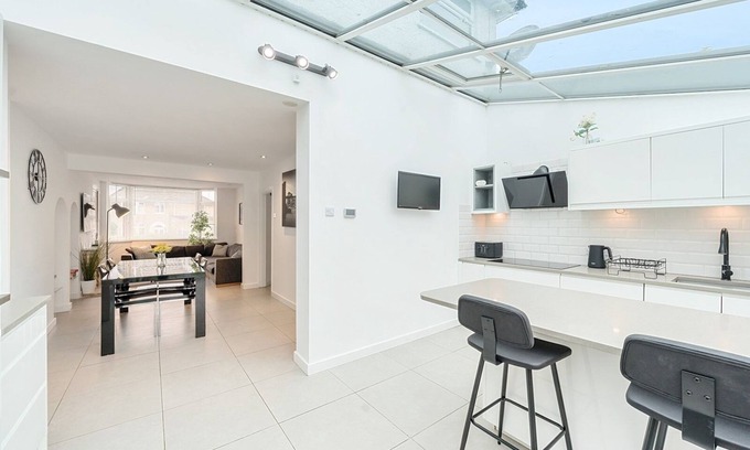 Oxford Casa | Pass the Keys | Modern 4 Bed inc. Garden Room & Parking - Oxford
