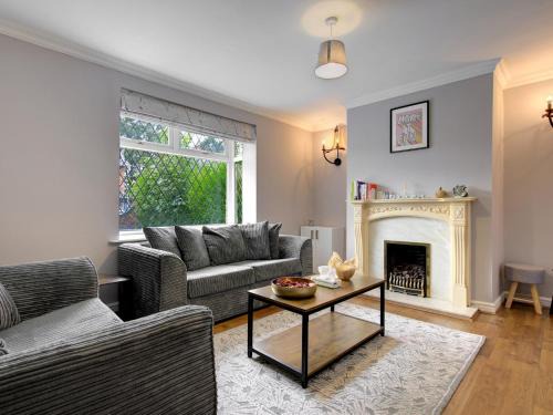 Cheadle Casa | Pass the Keys Modern Comfortable Home with parking