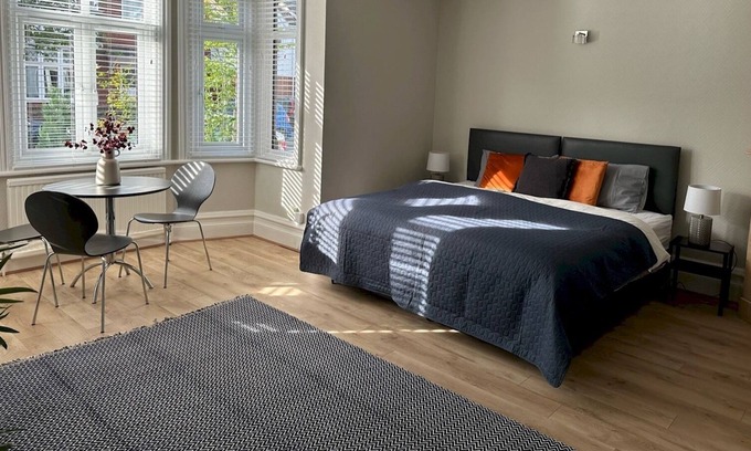 Watford Casa | Pass the Keys | Modern Spacious 2 Bed Flat in Central Watford