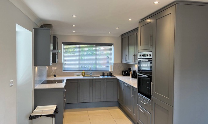 Charvil Casa | Pass the Keys | Newly built house 4 mins from Twyford Centre