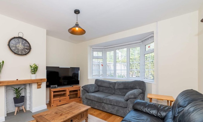 Caversham Casa | Pass the Keys | Recently Refurbished House in an Outstanding Area