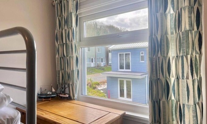 Pembroke Casa | Pass the Keys | Seaside Escape Freshwater East