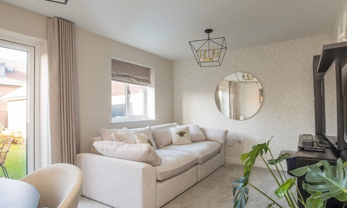 Bracknell Casa | Pass the Keys | Serene Home in Leafy Warfield w/Private Garden